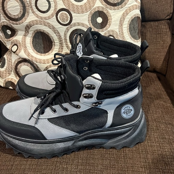 Gray and Black High-Top Hikers - Picture 6 of 8
